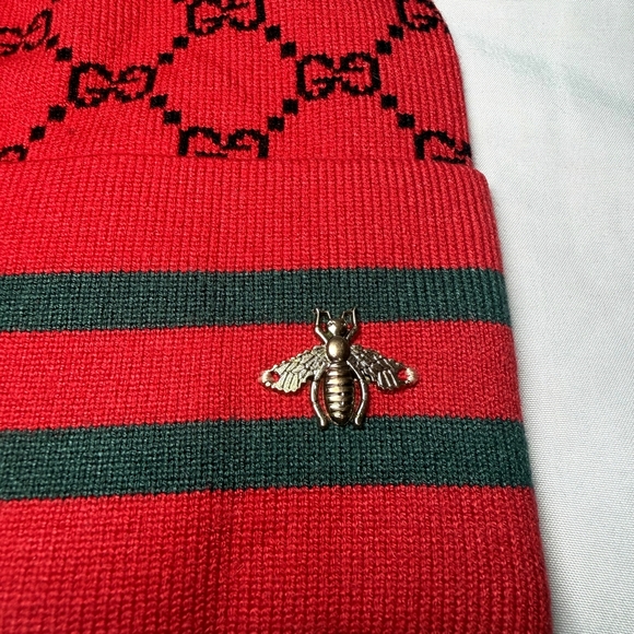 Gucci Red Knit Beanie with Pom Pom - Picture 2 of 3